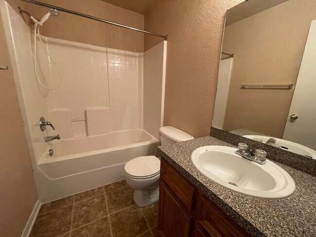 Building Photo - 614 Bermuda St