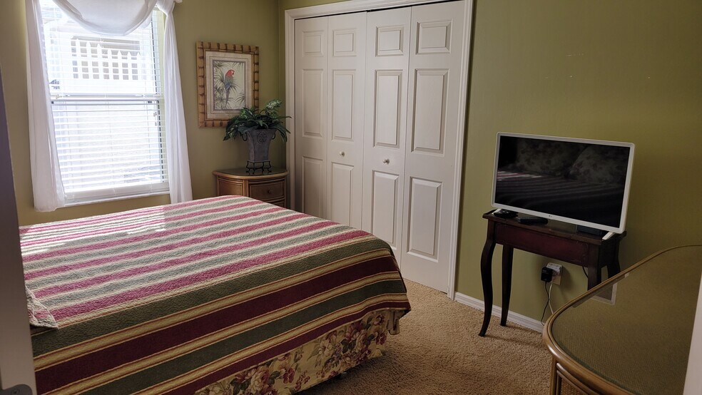 2nd Bedroom/TV and Queen Bed - 725 Rosella Pl