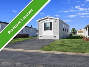 Building Photo - 884 Birchwood Dr