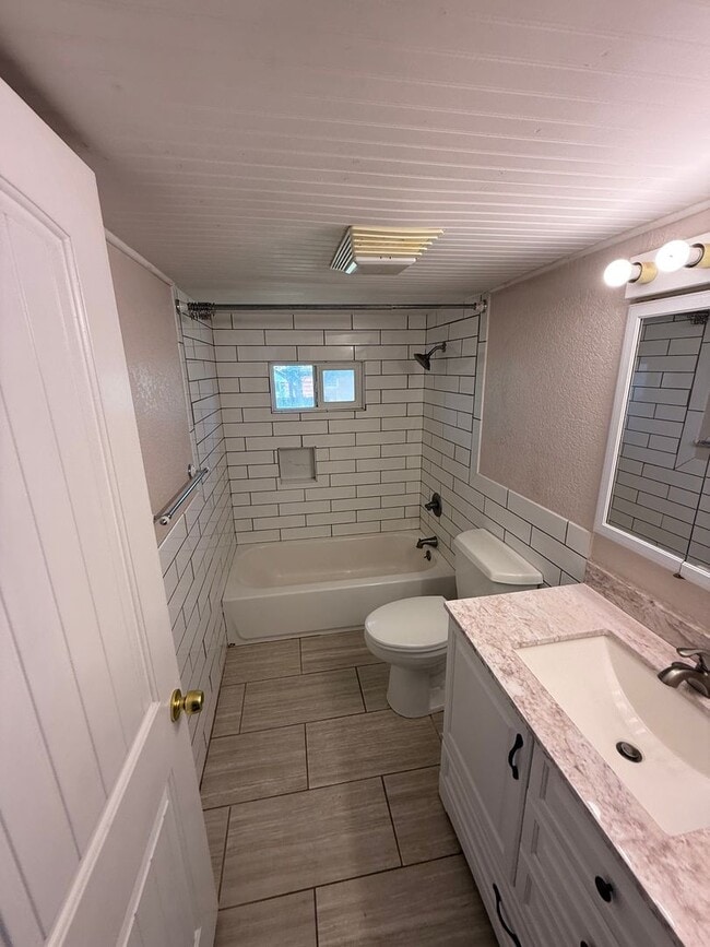 Building Photo - Adorable Renovated Farmhouse!