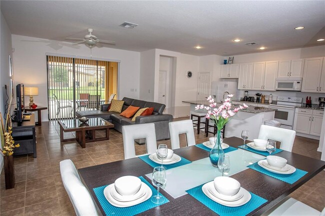 Building Photo - 2666 Rosemont Cir