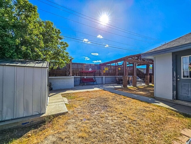 Building Photo - 2673 Crown View Drive