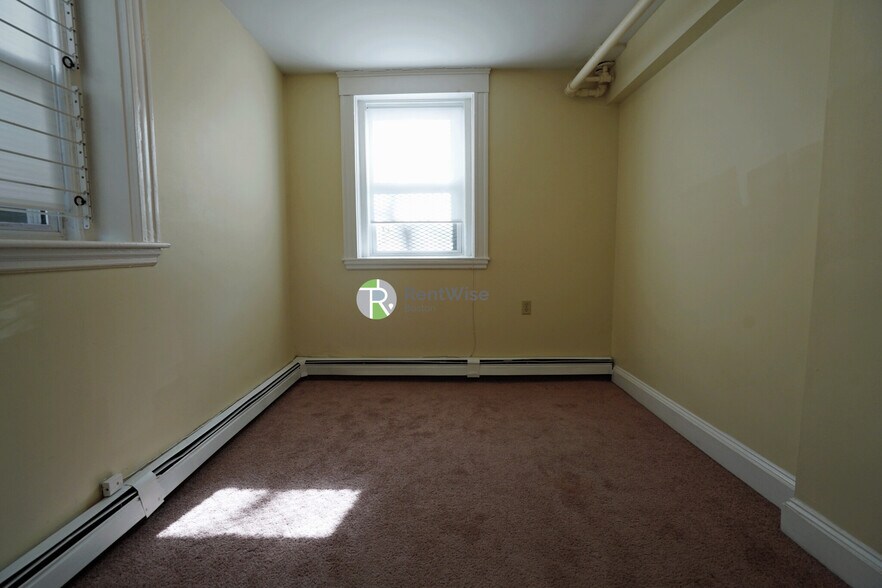 Building Photo - 230 Fuller St