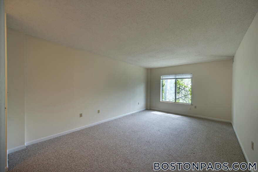 Building Photo - 345 Franklin St