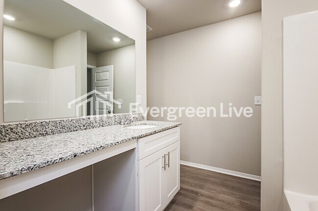 Building Photo - 6600 NW Kathleen St