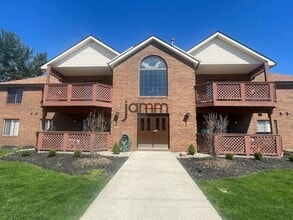 Building Photo - 8671 Scenic View Dr-#206