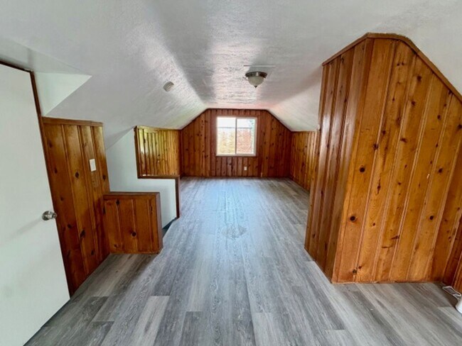 Building Photo - Beautiful 3 Bedroom 1 Bath Home For Lease