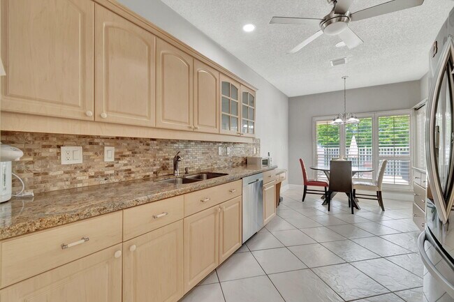 Building Photo - 7883 Villa Nova Dr N