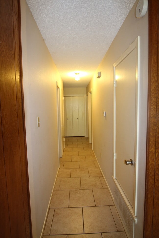 Building Photo - Charming home on Brooks Lake!