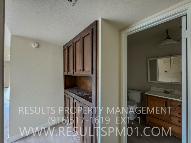 Building Photo - Cozy Citrus Heights Duplex