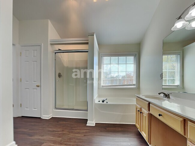 Building Photo - 5798 Crimson Oak Ct