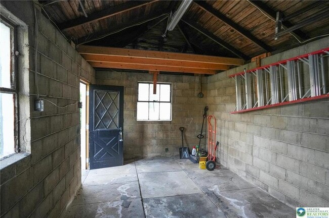 Building Photo - 628 Coal St