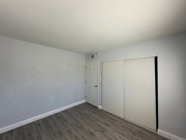 Building Photo - Terra Linda