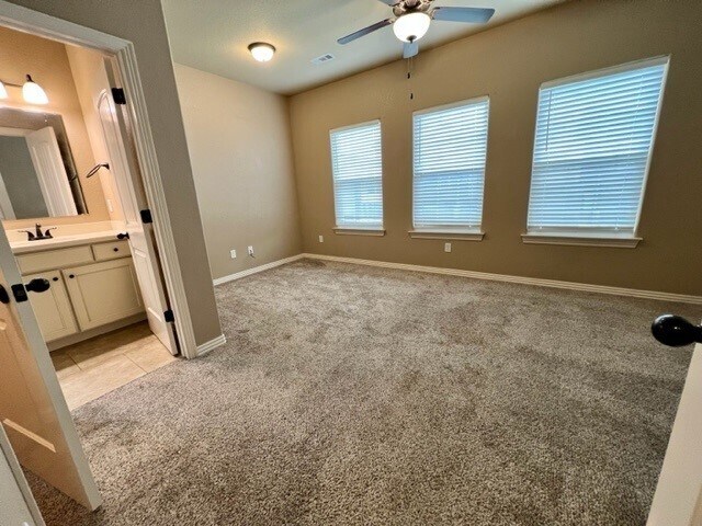 Building Photo - 892 W Hughes St