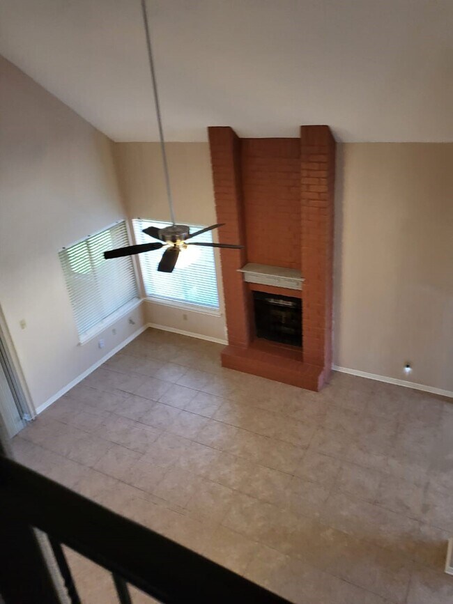 Building Photo - 14810 Rancho Vista Dr