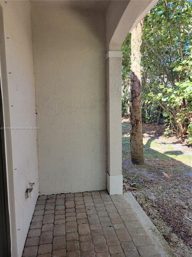 Building Photo - 2573 SW 82nd Ave