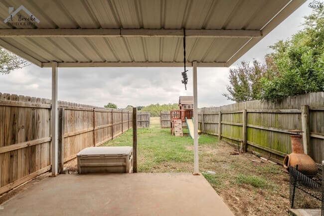 Building Photo - 1215 N Pacific Ave