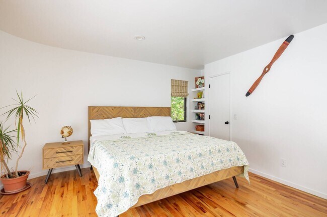Building Photo - 404 Water Mill Towd Rd