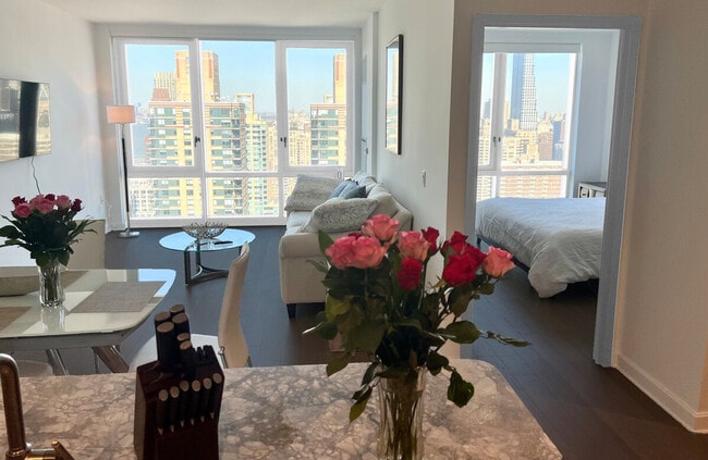 Building Photo - 408 W 58th St