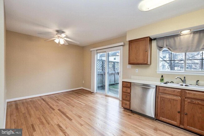 Building Photo - 1020 Smartts Ln NE