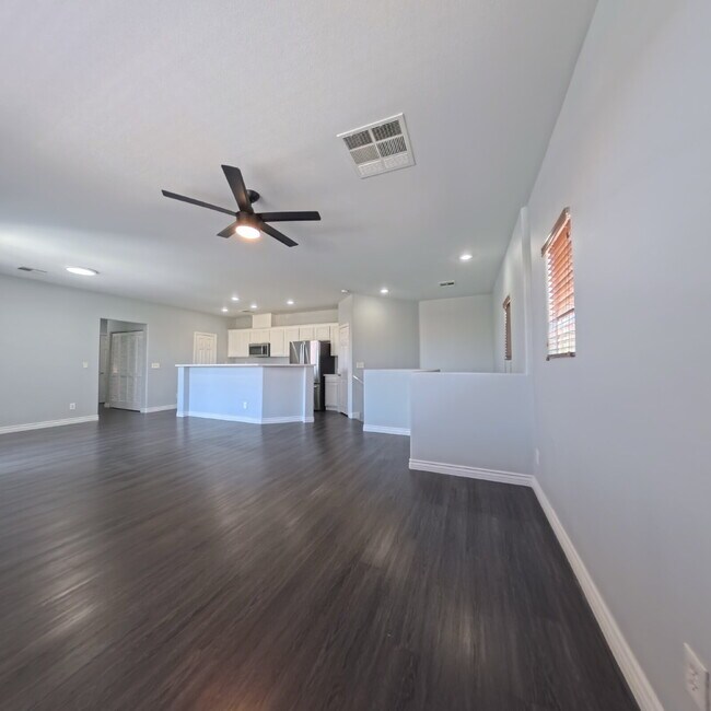Building Photo - Spacious 2-bed 2-bath with Attached Car Garage at Tripoly!