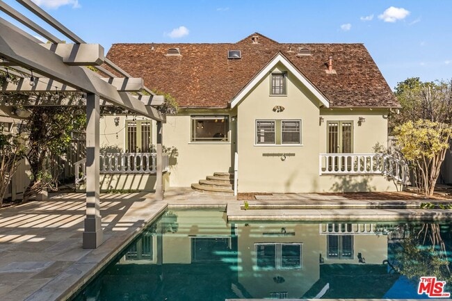 Building Photo - 602 11th St