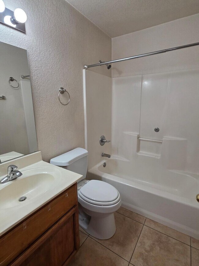 Building Photo - 959 Buena Vista Dr