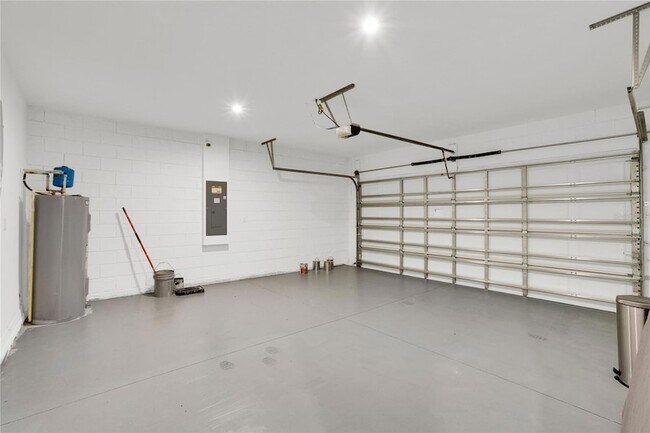 Building Photo - 4731 Vellacito Way