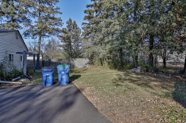 Building Photo - 2 Bed 1.5 Bath Single Family Home With Large Upper Loft Area in Wausau