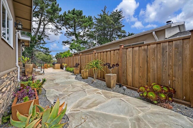Building Photo - 2320 Rollingwood Dr