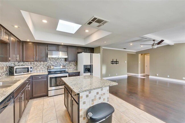 Building Photo - 8413 Slant Oak Dr