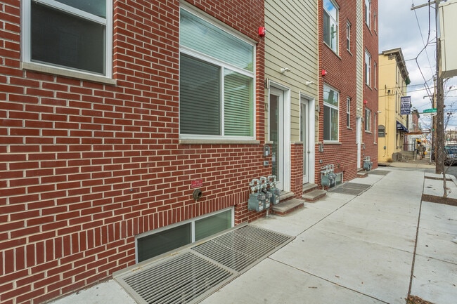 Building Photo - 912 N 19th St