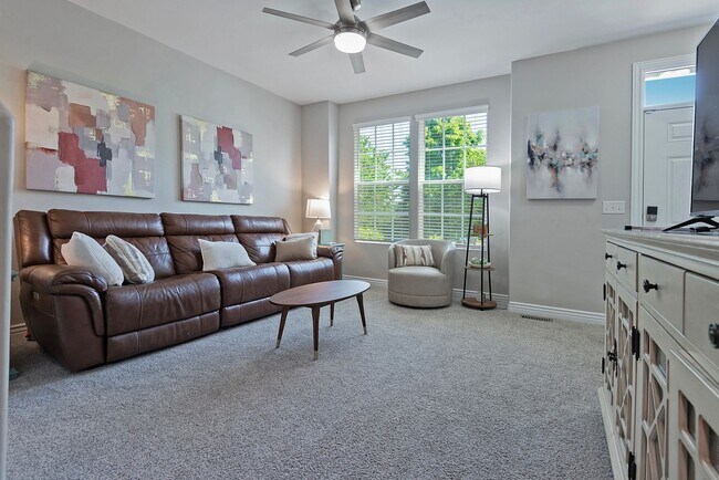 Building Photo - Stunning Daybreak Townhome!  $500 MOVE IN ...