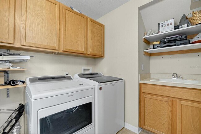 Building Photo - 5906 Palmettoside St