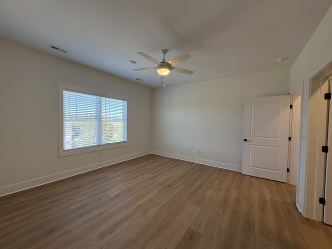 Building Photo - 420 Capstone Dr