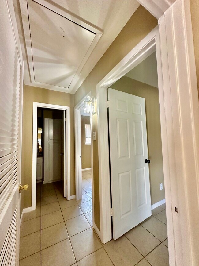 Building Photo - 2526 Valley Forest Dr