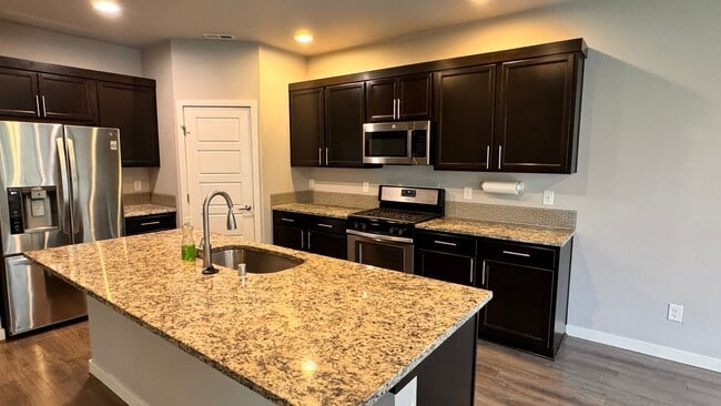 Building Photo - 4 bedroom 2.5 bath house in Auburn