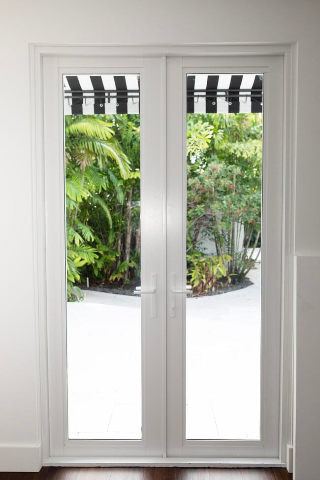 Building Photo - 634 SE 3rd Ave