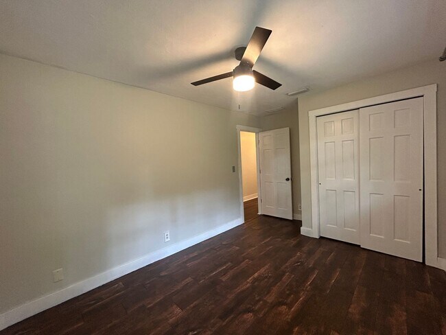 Building Photo - STUNNING 4BR/2BA Home with PRIVATE POOL & ...