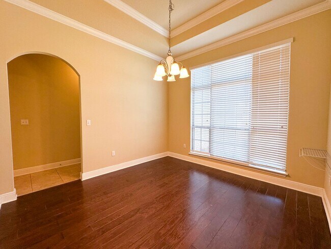 Building Photo - Well maintained 4 bedroom home with 2 car garage