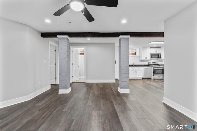 Building Photo - 548 Ferry St