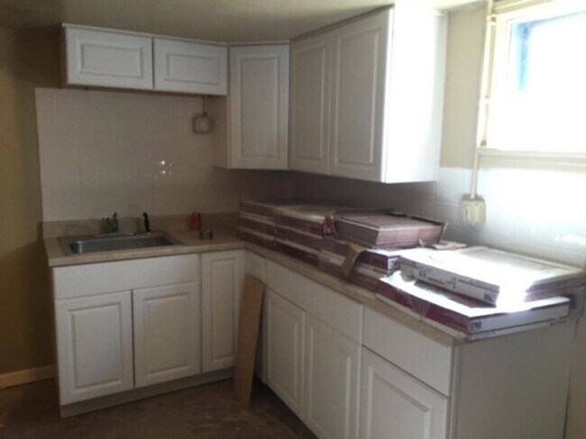 Building Photo - 1412 E 16th St