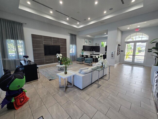 Building Photo - 2705 SE 15th St