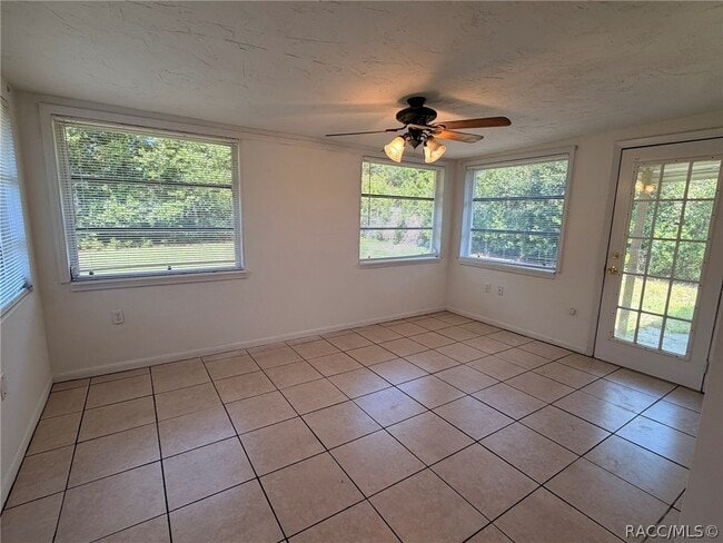 Building Photo - 28 N Davis St