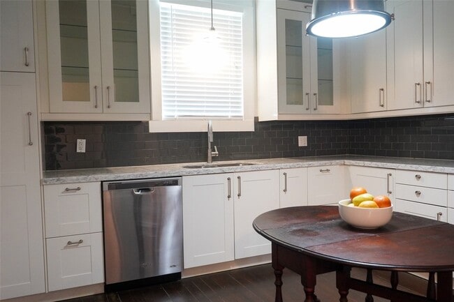 Building Photo - 2826 Avenue P 1/2