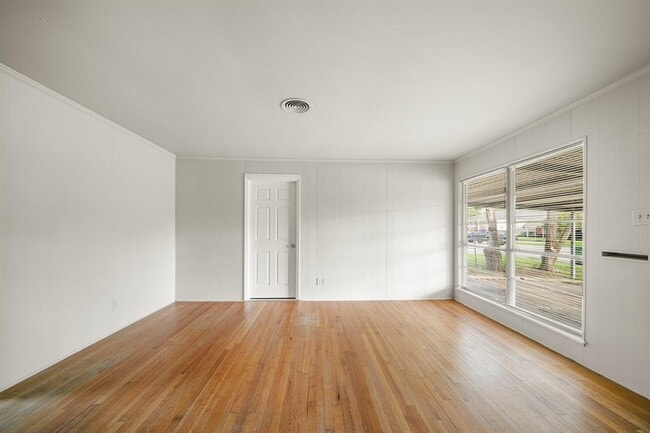 Building Photo - 10506 Barada St