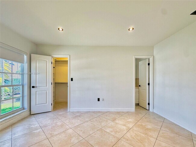 Building Photo - Northeast 18th Court, Miami, FL 33179 - 4 BR 2 BA house