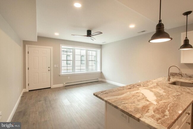 Building Photo - 5 Park Ln