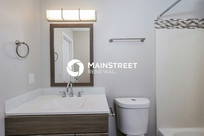 Building Photo - 4 Bedroom Pet-Friendly Home in LOUISVILLE, KY with Main Street Renewal