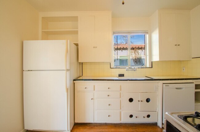 Building Photo - Iconic Sam Hughes Bungalow! Steps away from University of Arizona Main Campus!